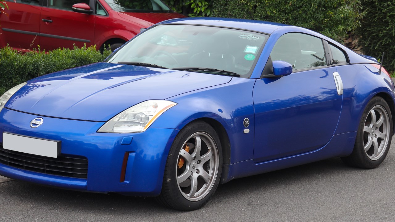 2004_Nissan_350Z_3.5_Front