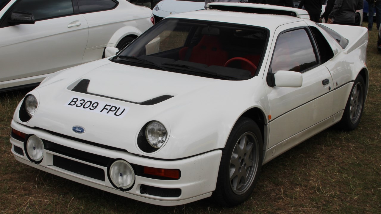 White_Ford_RS200