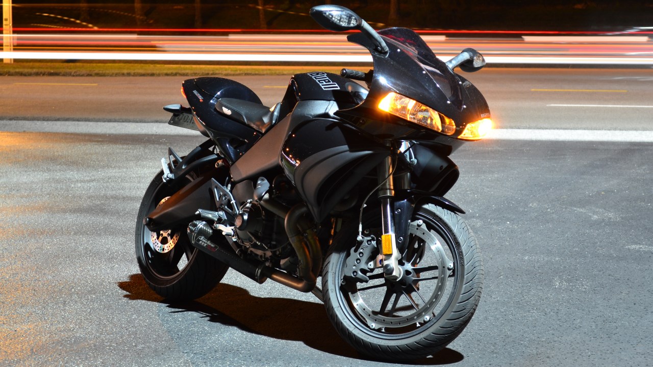 Midnight_Black_2009_Buell_1125R