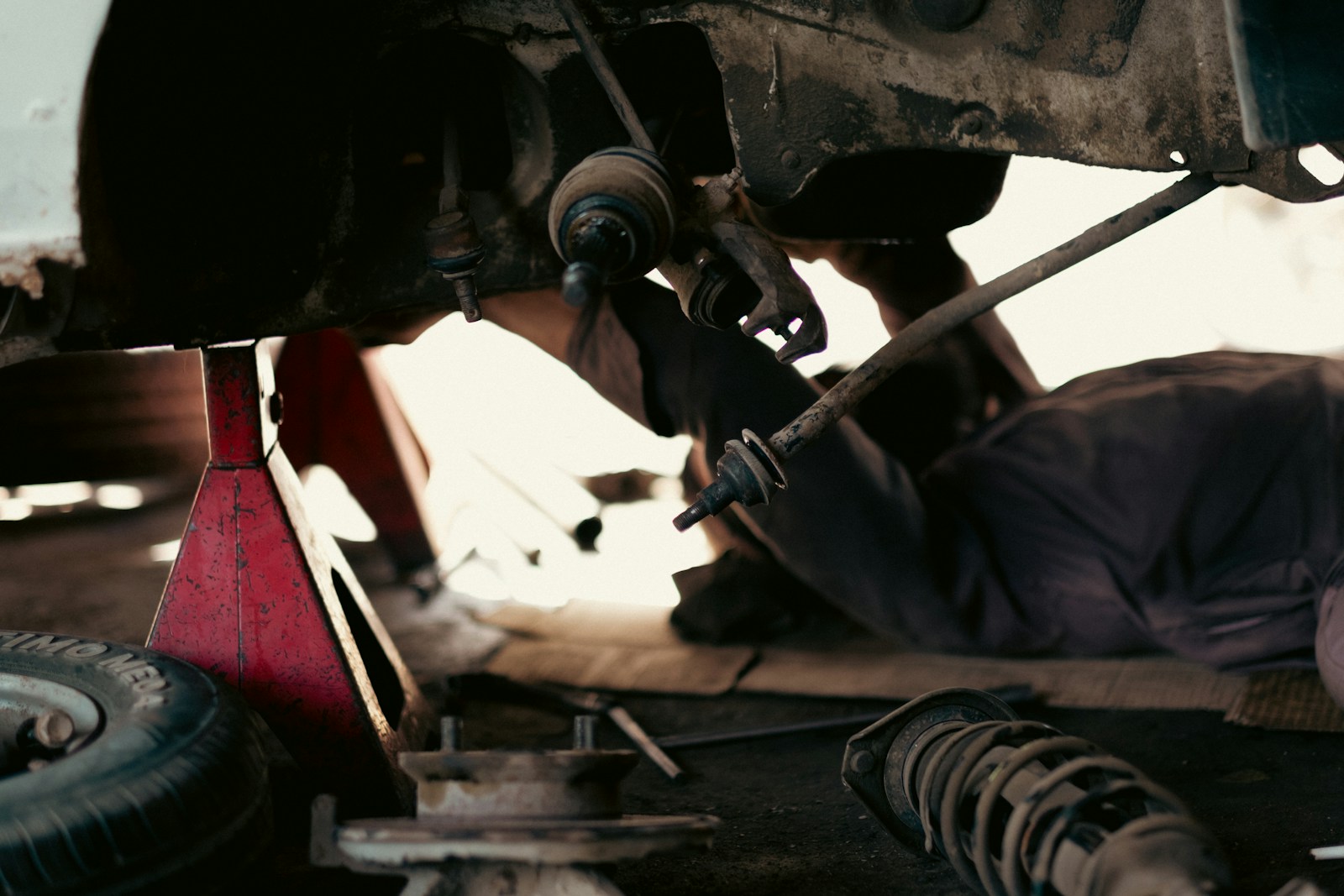 10 Auto Shop Scams That Cost Men Thousands