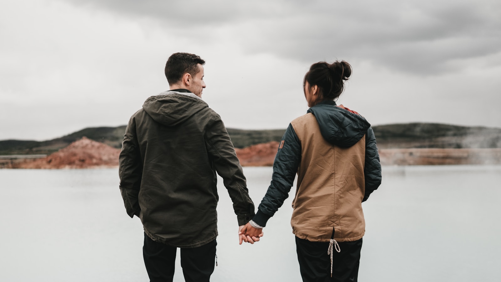 10 Red Flags She’s More Into Winning Than Loving
