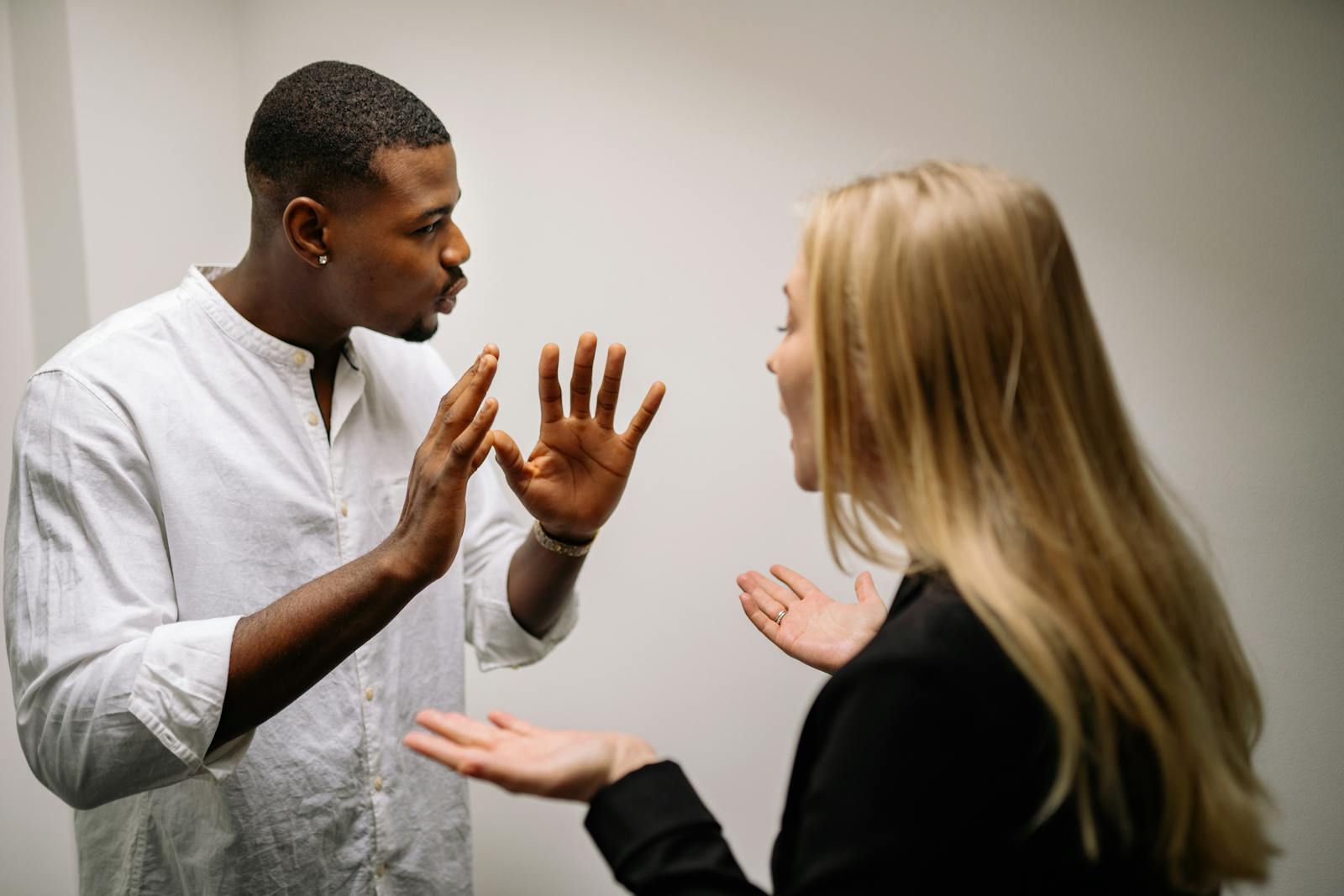 5 Phrases Narcissists Use to Control the Conversation
